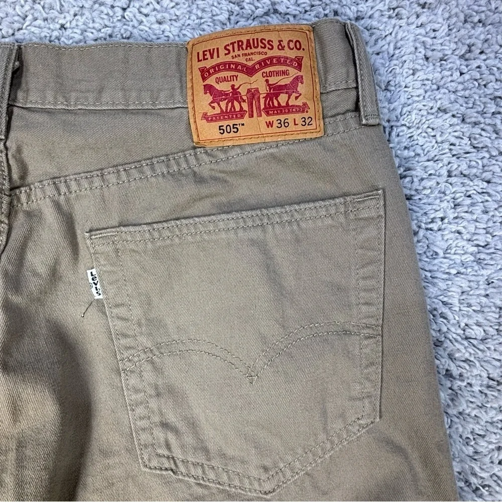Levi's Jeans Mens 36 x 32 505 Khaki Straight Classic Casual Travel Ceremony